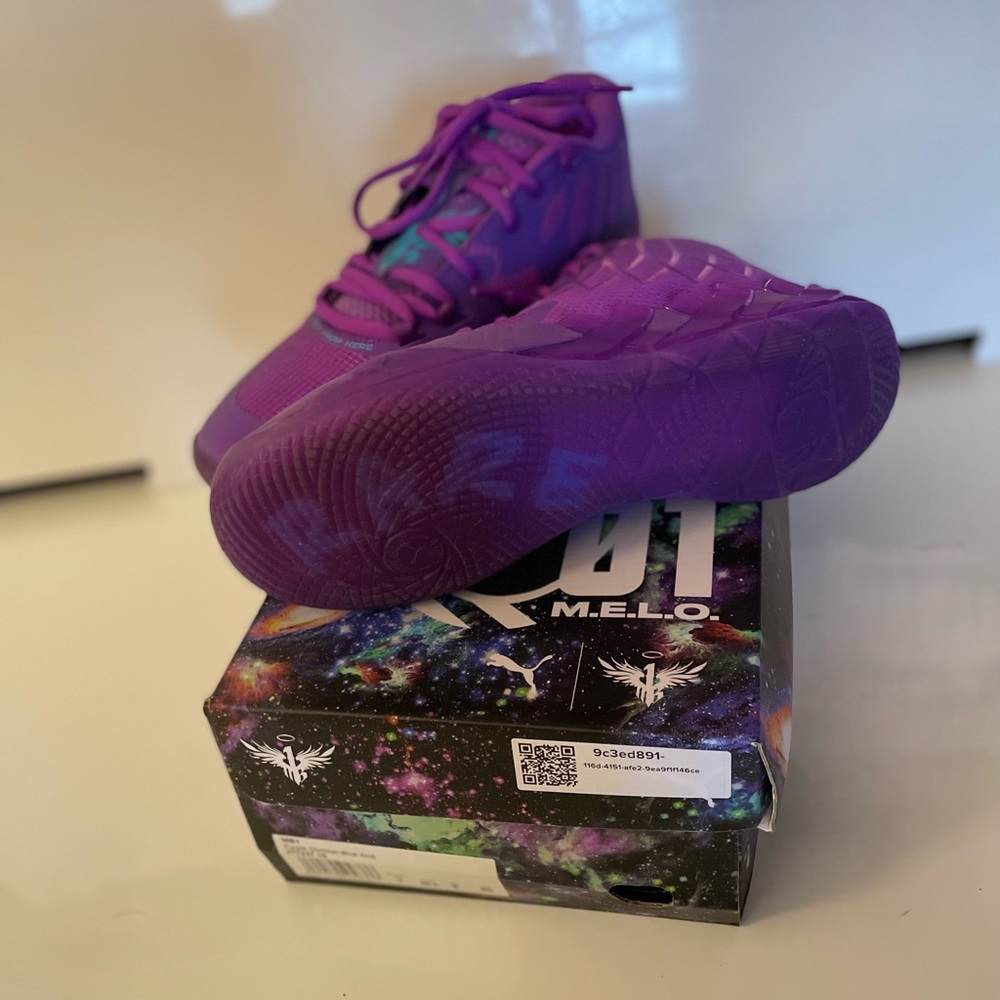 Size 8- PUMA MB.01 Mid Queen City